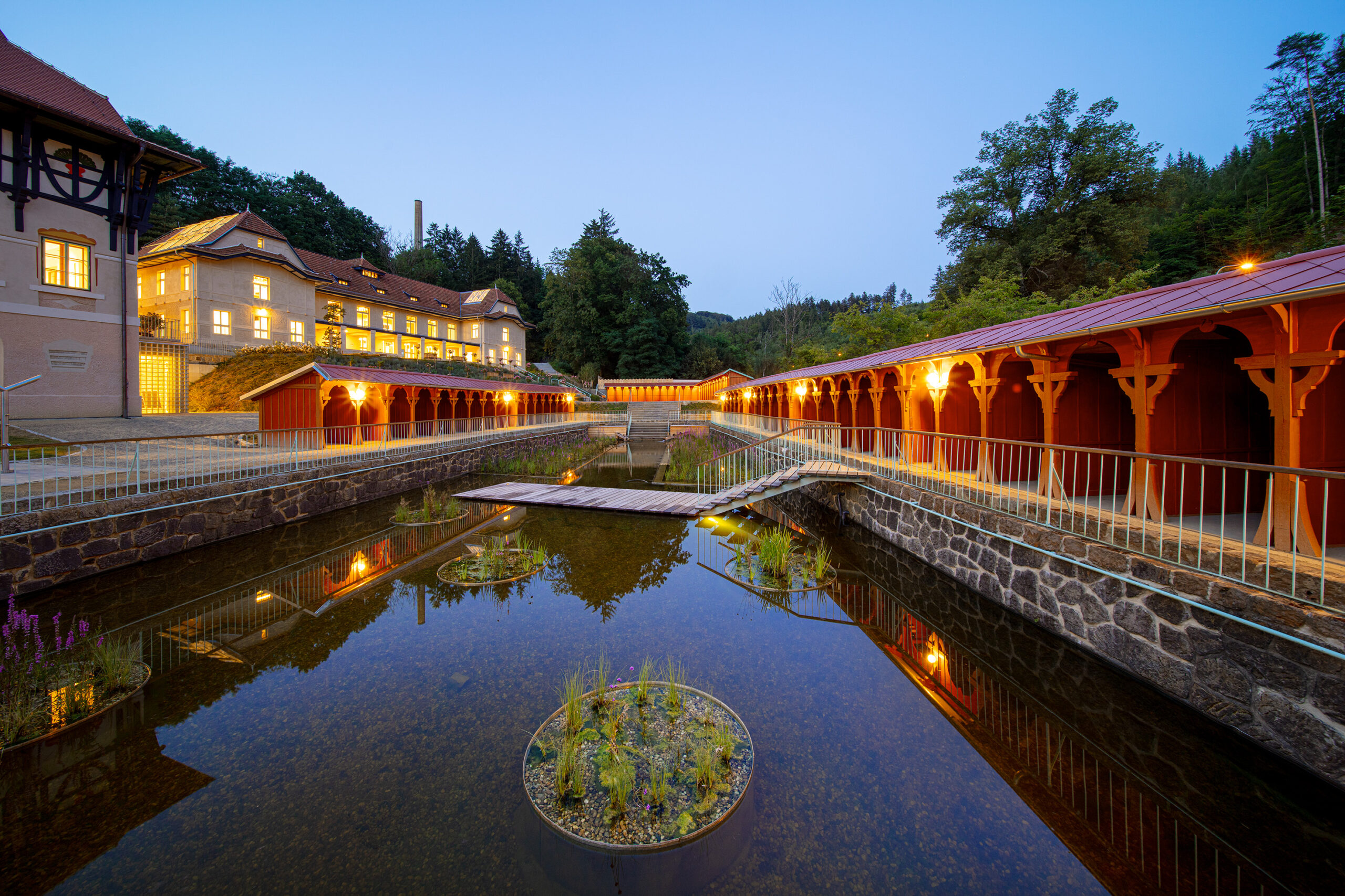 TRADICE V NOVÝCH  SOUVISLOSTECH